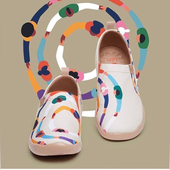 UIN Women's Slip On Canvas Lightweight Flats Sneakers Travel Shoes (Love Circle) - Picture 2 of 7